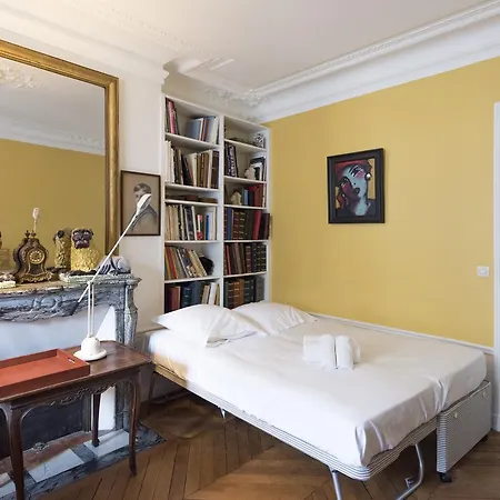 Veeve - Charming Haussmannian Apartment Paris