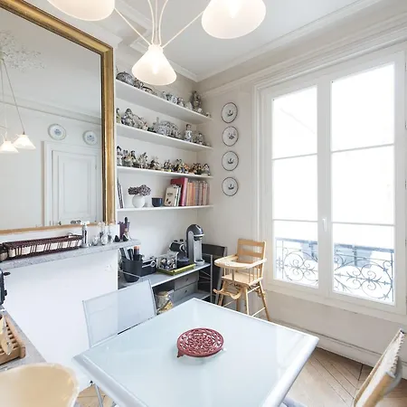 Veeve - Charming Haussmannian Apartment