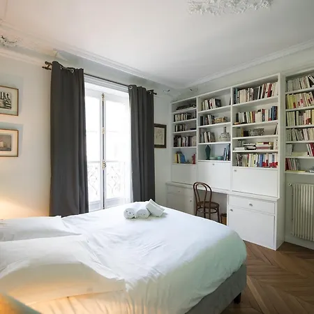 Veeve - Charming Haussmannian Paris