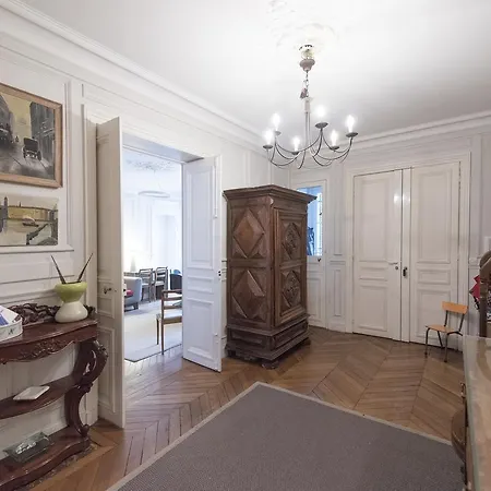 Veeve - Charming Haussmannian Apartment Paris