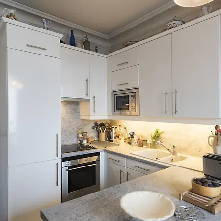 Veeve - Charming Haussmannian Apartment Paris