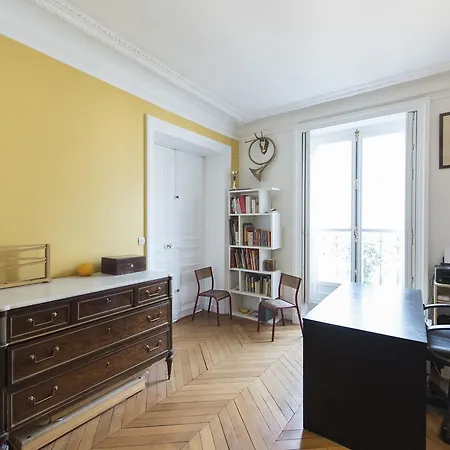 Veeve - Charming Haussmannian Paris